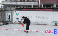 <b>医疗救护组病学生进行告急救治</b>