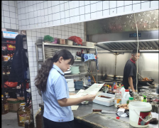 <b>仍是正在灯火灿烂的夜</b>